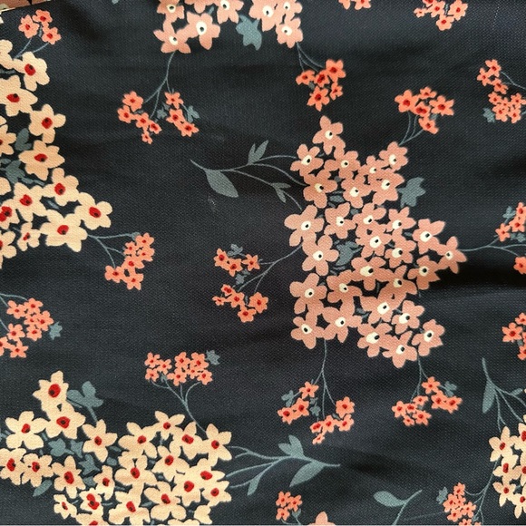 Loft Women's Wide Leg Cropped Black Floral Print Pant Trousers Size 10P - Picture 5 of 7